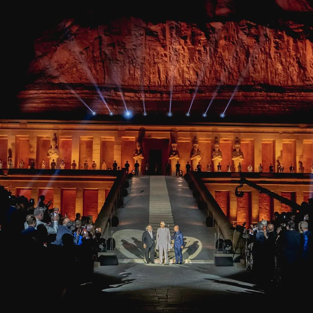 Monumental projection show at a heritage site